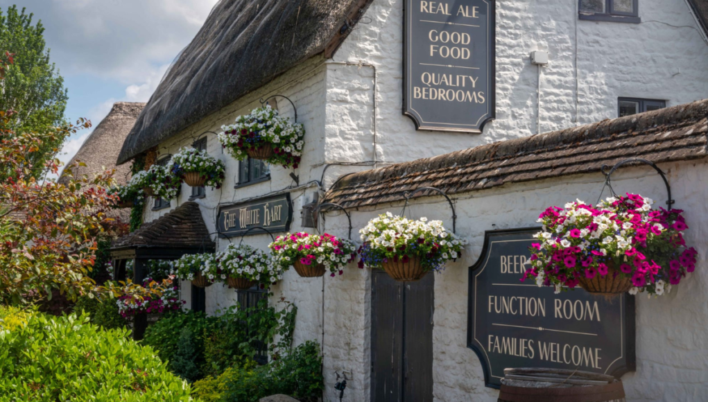 white hart wroughton