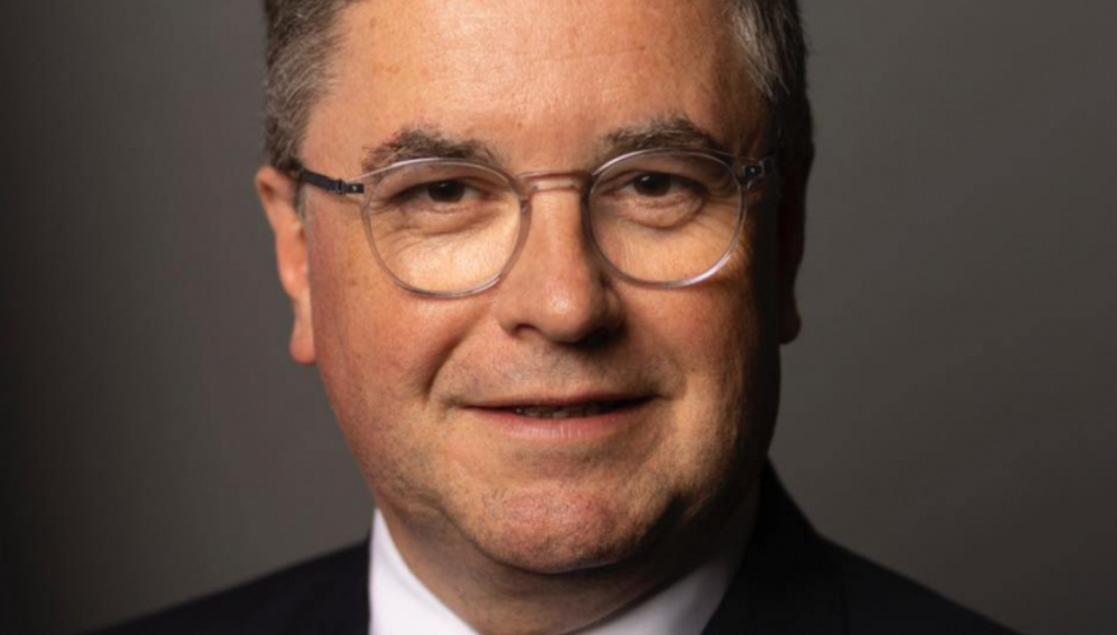 robert buckland headshot