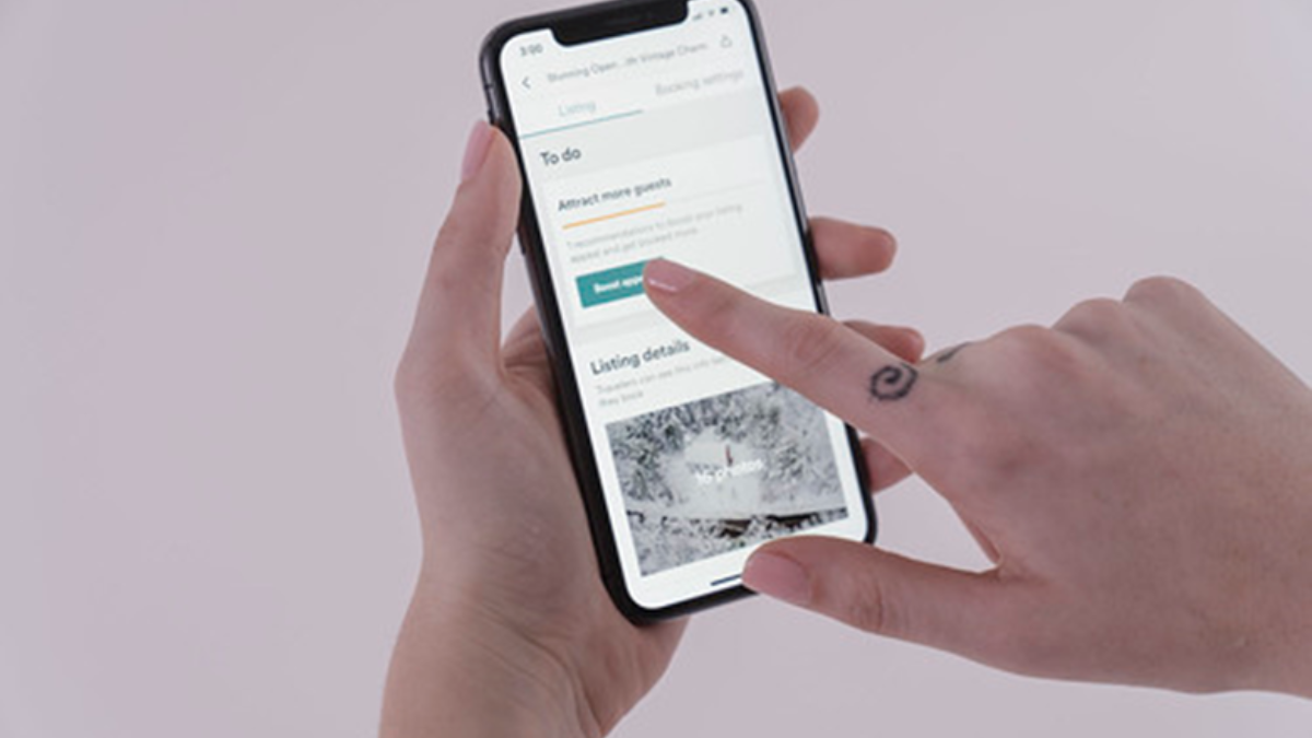 "Airbnb" (CC BY 2.0) by stockcatalog