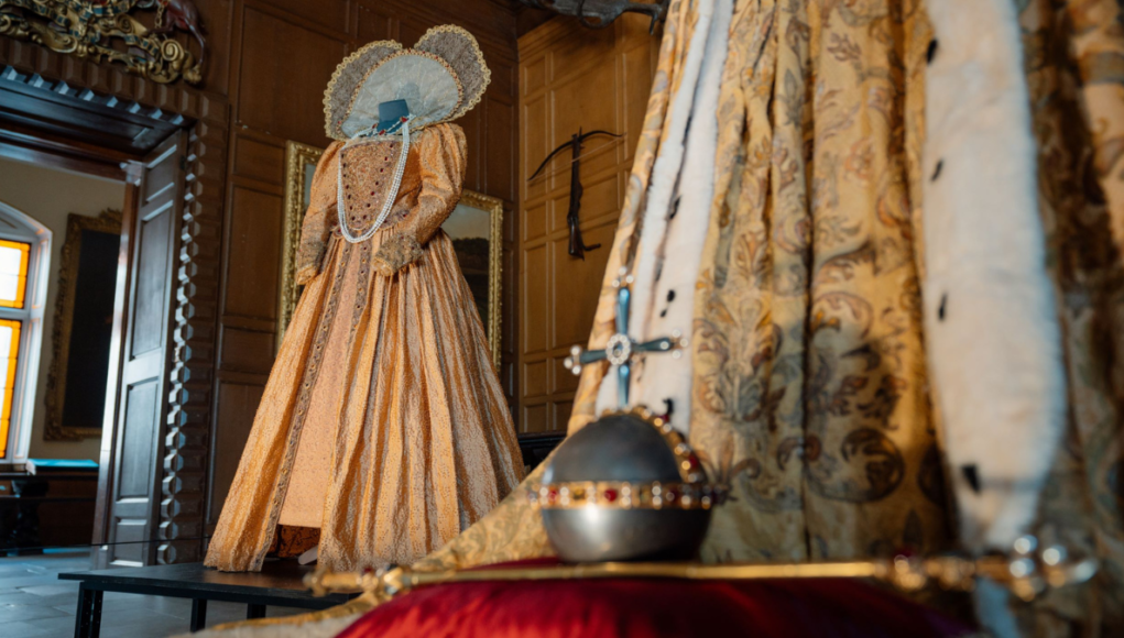 dame helen mirrens qe1 dress